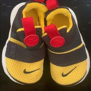 Toddler size 5 nike sneakers